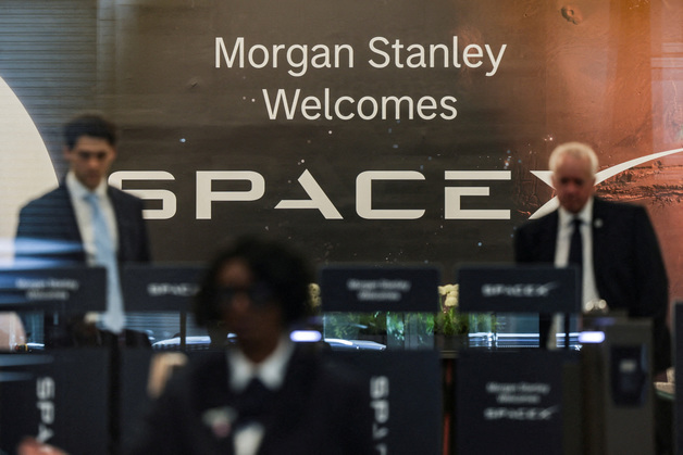 스페이스X, S&P500 조기 편입 무산…"규칙 예외 없다"