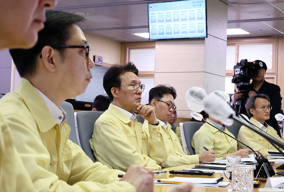 기상청 국가기상센터 찾은 김민석 총리…폭염·집중호우 대비