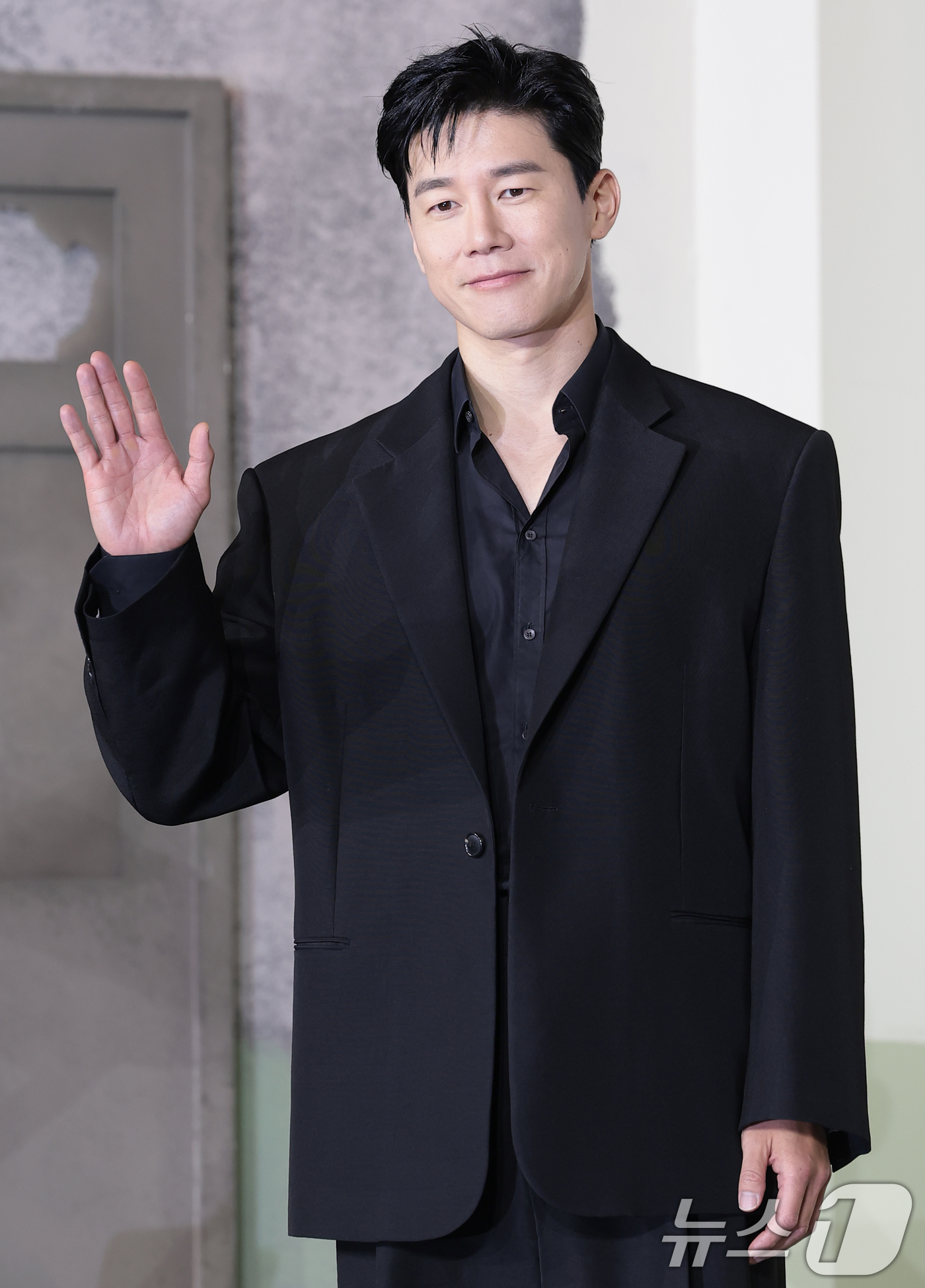 (서울=뉴스1) 권현진 기자 = 배우 김무열이 5일 서울 중구 앰배서더 서울 풀만 호텔에서 열린 넷플릭스 시리즈 '참교육'(감독 홍종찬) 제작발표회에서 포즈를 취하고 있다.'참교육 …
