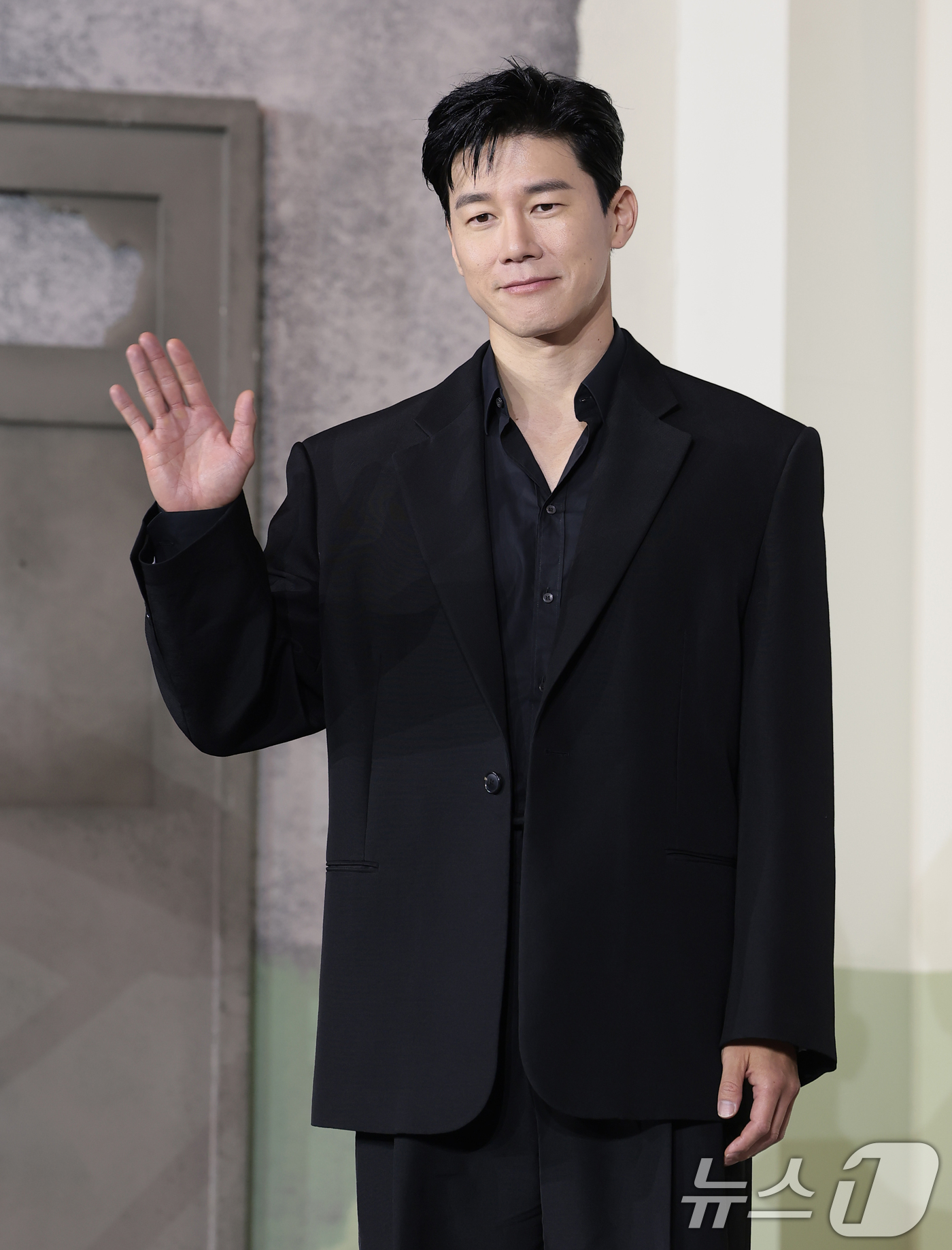 (서울=뉴스1) 권현진 기자 = 배우 김무열이 5일 서울 중구 앰배서더 서울 풀만 호텔에서 열린 넷플릭스 시리즈 '참교육'(감독 홍종찬) 제작발표회에서 포즈를 취하고 있다.'참교육 …