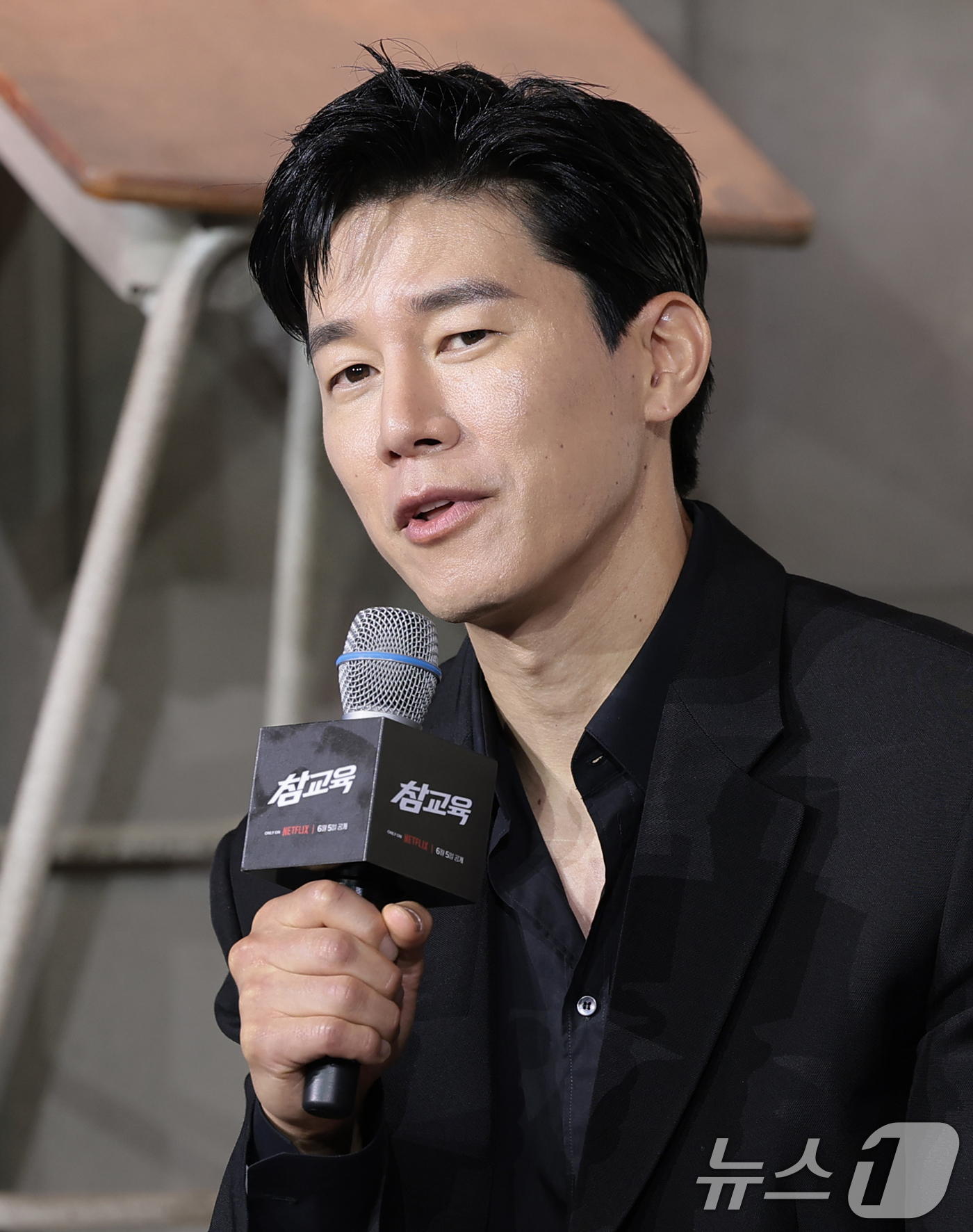 (서울=뉴스1) 권현진 기자 = 배우 김무열이 5일 서울 중구 앰배서더 서울 풀만 호텔에서 열린 넷플릭스 시리즈 '참교육'(감독 홍종찬) 제작발표회에서 인사말을 하고 있다.'참교육 …