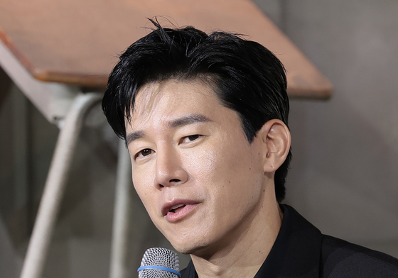 인사말 하는 김무열