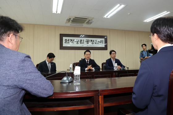 국민의힘, 서울시선관위 항의 방문