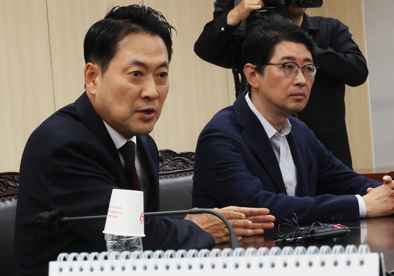 서울선관위 찾아 항의하는 장동혁 대표