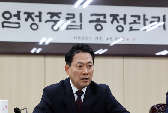 장동혁, 선관위 항의 방문…"참관인 없이 옮긴 투표함은 휴지통"