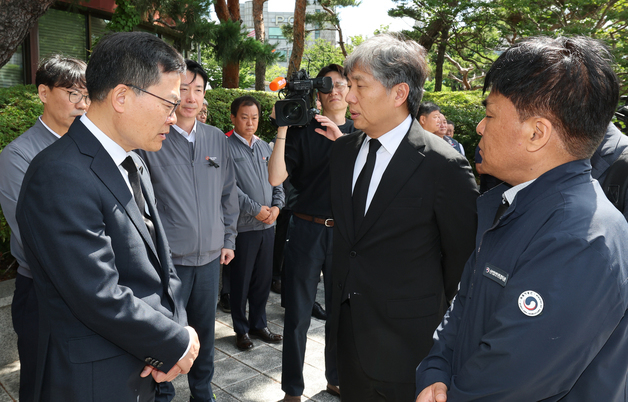 한화에어로 지적하는 류현철 고용노동부 산업안전보건본부장