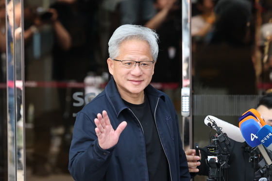 [속보]젠슨 황 "韓, 로봇 공학에 완벽한 제조업…AI 분야 독보적 위치"