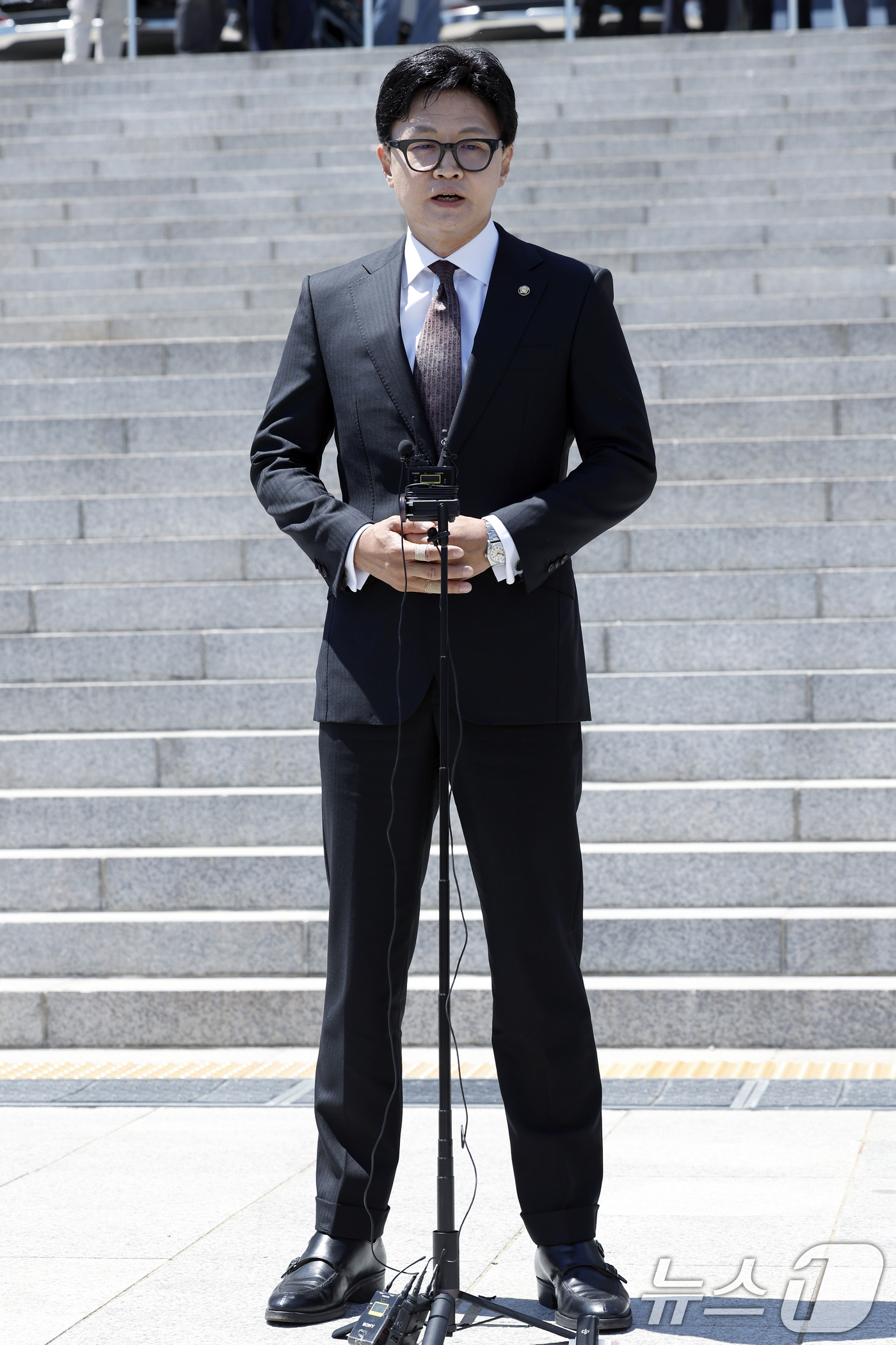(서울=뉴스1) 박정호 기자 = 무소속 한동훈 의원이 5일 오후 서울 여의도 국회의사당 본청 앞에서 인사말을 하고 있다.  2026.6.5/뉴스1