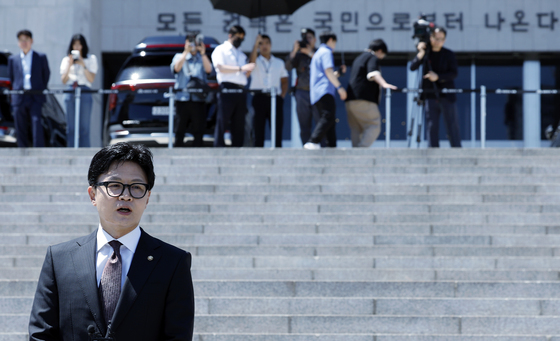 국회의원으로 첫 출근 인사하는 한동훈