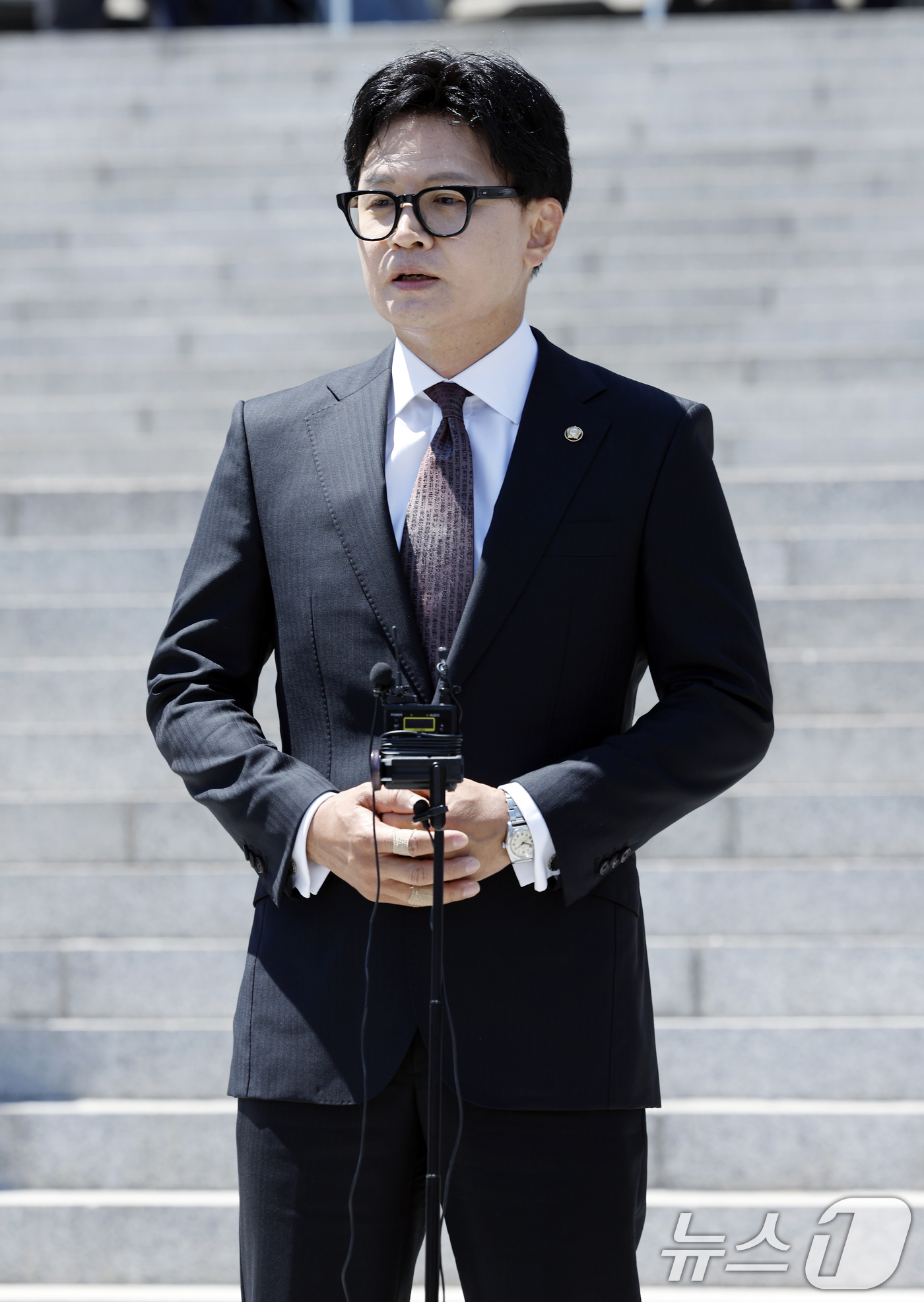 (서울=뉴스1) 박정호 기자 = 무소속 한동훈 의원이 5일 오후 서울 여의도 국회의사당 본청 앞에서 인사말을 하고 있다.  2026.6.5/뉴스1