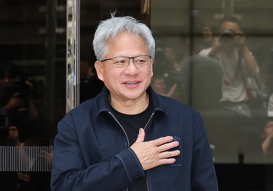 젠슨황 "많은 사업들 들고 왔다"