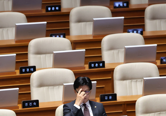 무소속 의원으로 본회의장 자리한 한동훈