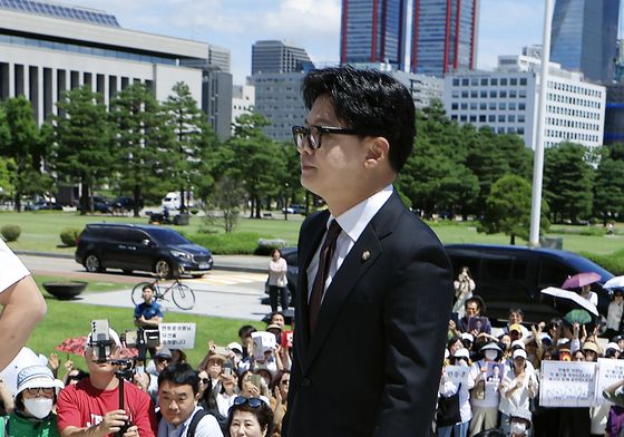국회의원 신분으로 첫 출근하는 한동훈 의원