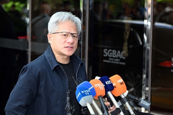 젠슨 황 "한국에 줄 깜짝 선물 있어…현대차·삼성도 만난다"