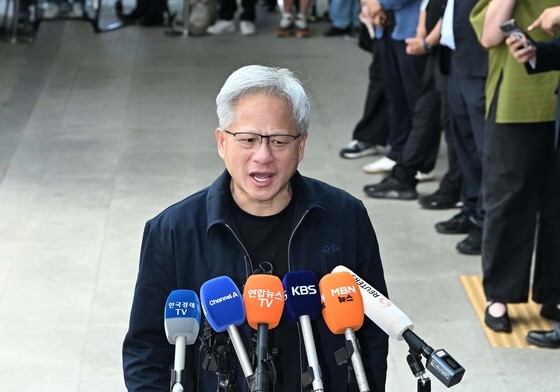 젠슨 황 "한국에 줄 깜짝 선물 있어…현대차·삼성도 만난다"