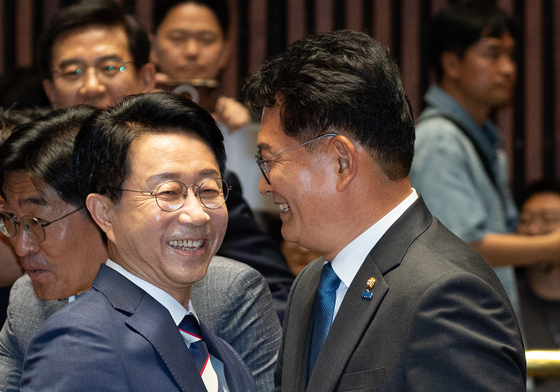 포옹하는 조정식·송영길