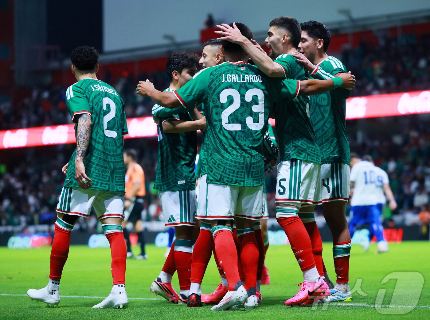 본문 이미지 - 멕시코가 최종 평가전에서 세르비아를 5-1로 완파했다.  ⓒ 로이터=뉴스1