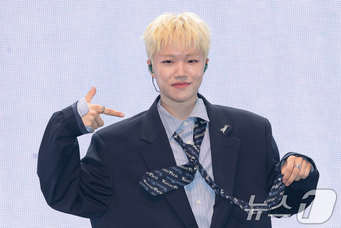 (서울=뉴스1) 권현진 기자 = 그룹 네이즈(NAZE)의 아토가 5일 서울 서대문구 이화여자대학교 삼성홀에서 열린 미니 1집 'NAZE(네이즈) 데뷔 활동 보고회‘에서 포즈를 취하 …