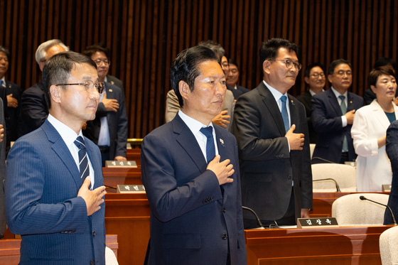 與 "법사위원장, 반드시 사수…민생개혁 법안 조속히 상정"