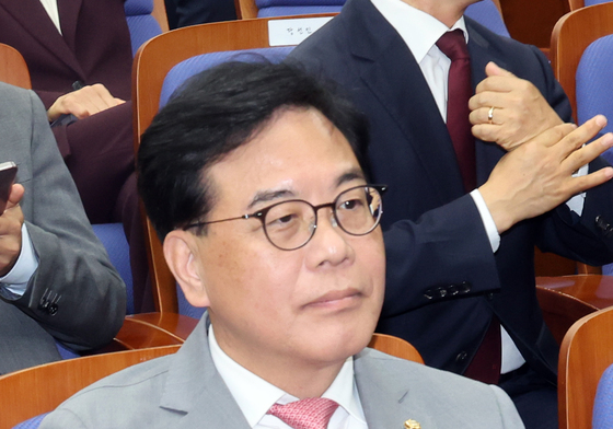 의총 자리한 송언석 원내대표
