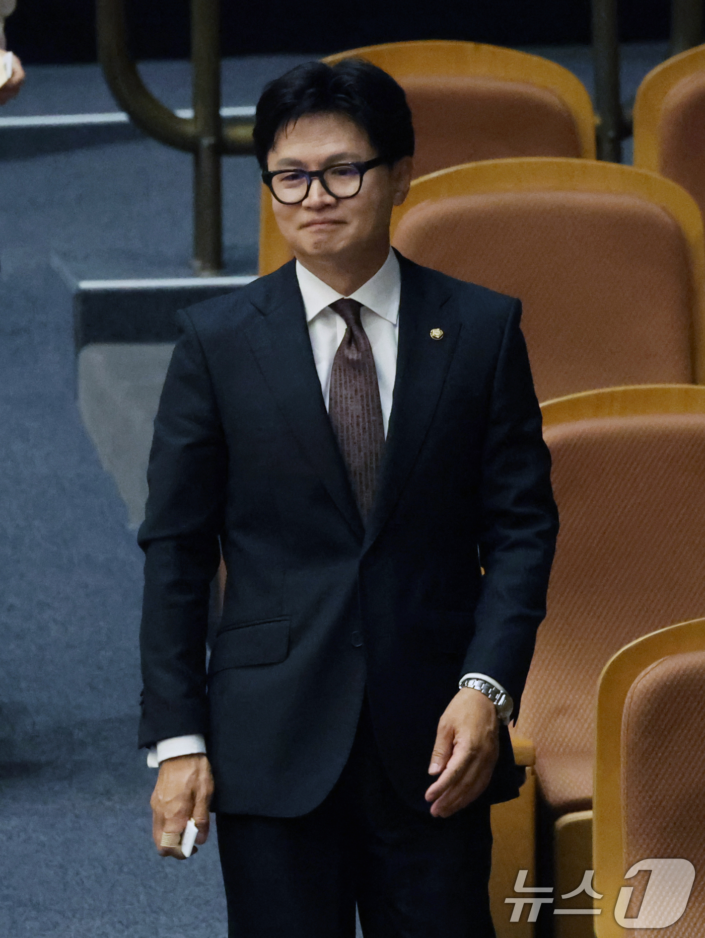 (서울=뉴스1) 황기선 기자 = 한동훈 무소속 의원이 5일 오후 서울 여의도 국회에서 열린 22대 국회 후반기 국회의장·부의장 선거에 참석해 투표를 위해 이동하고 있다.  2026 …