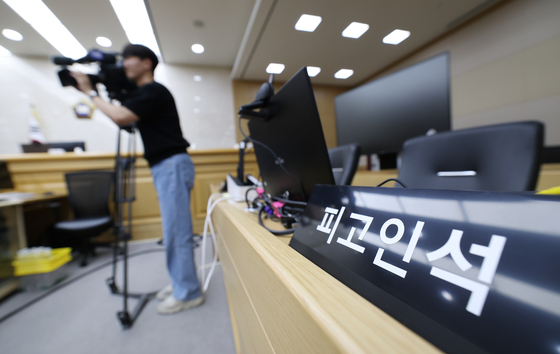 '이재명 쪼개기 후원' 정면충돌…이화영 국민참여재판 첫날 심야 설전(종합)