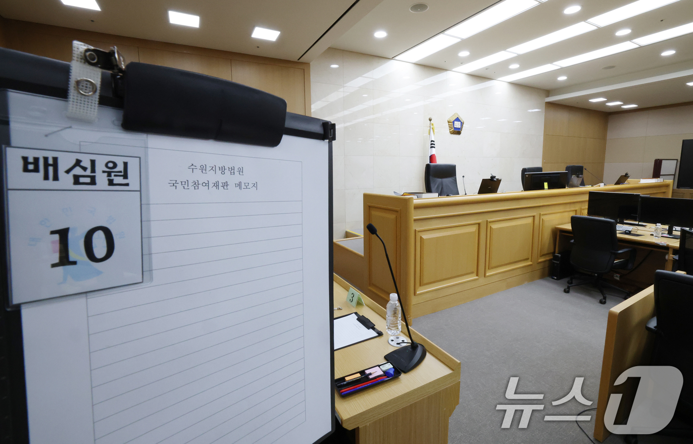(수원=뉴스1) 김영운 기자 = 이화영 전 경기도 평화부지사의 이른바 '연어 술파티' 위증 등 혐의 사건 국민참여재판을 사흘 앞둔 5일 국민참여재판이 열릴 경기 수원시 영통구 수원 …