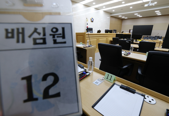 '술파티 위증' 이화영 국민참여재판 앞둔 수원지법