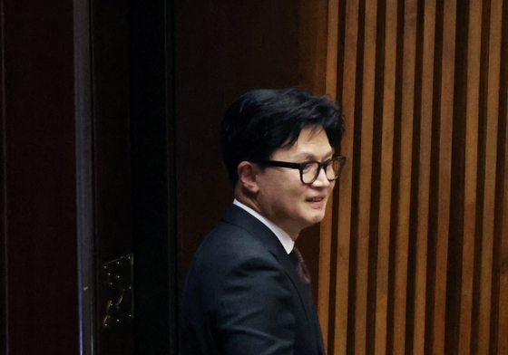 국회 본회의장 들어서는 한동훈