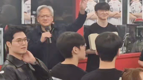 '대상혁' 만난 젠슨 황, 친필 사인한 '그래픽카드' 선물