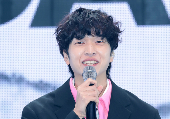 유재필 'NAZE 데뷔 활동 보고회' MC