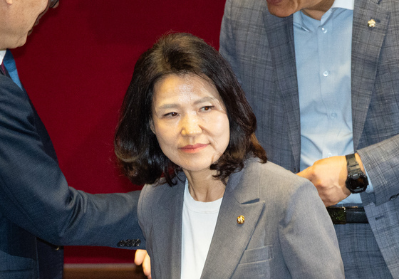 본회의 표결하는 이진숙 의원