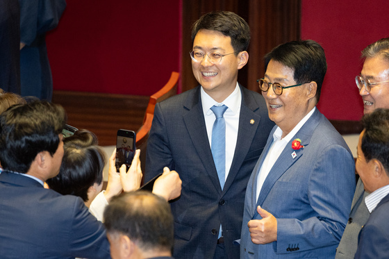 민주당 박지원과 박지원 의원