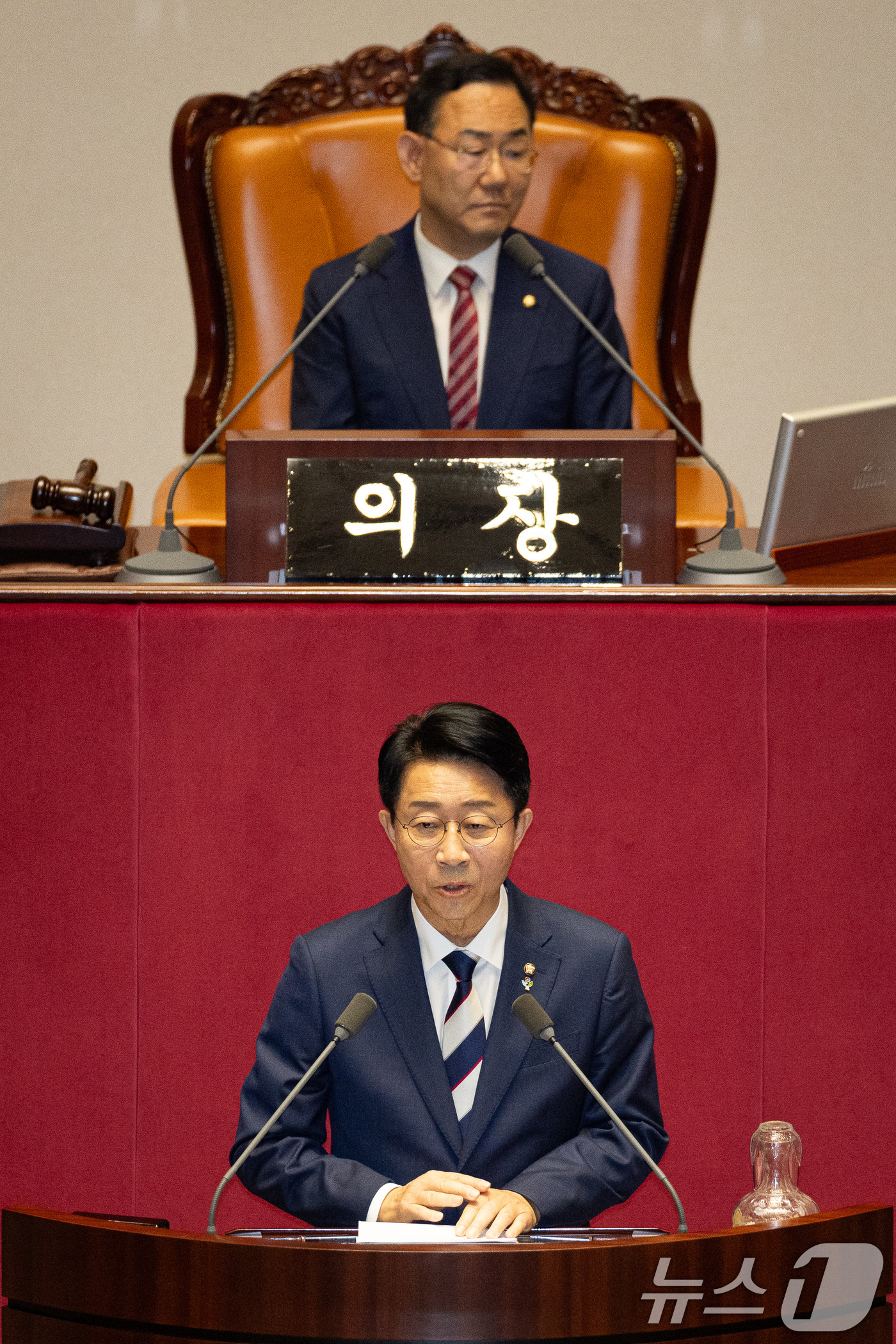 (서울=뉴스1) 유승관 기자 = 제22대 국회 후반기 국회의장으로 선출된 조정식 더불어민주당 의원이 5일 서울 여의도 국회에서 열린 제436회 국회(임시회) 제1차 본회의에서 국회 …