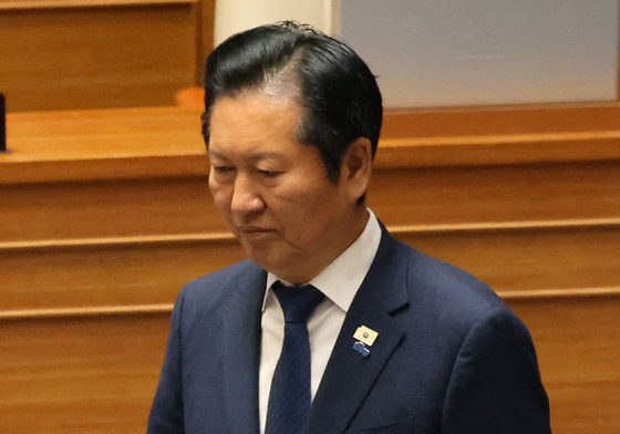 투표 하기 위해 발걸음 옮기는 정청래 대표