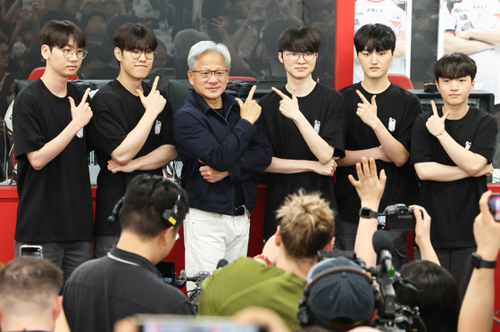 젠슨 황, 'T1과의 만남을 기념하며'