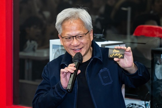 RTX 스파크 든 젠슨 황