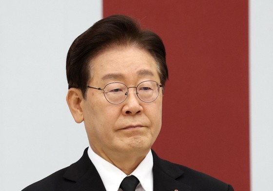 국민의례 하는 이재명 대통령