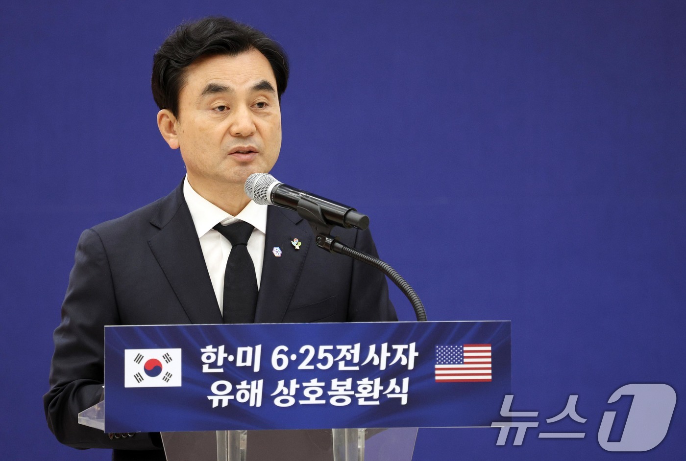 (성남=뉴스1) 이재명 기자 = 안규백 국방부 장관이 5일 경기 성남시 서울공항에서 열린 한미 6·25전사자 유해 상호봉환식에서 발언하고 있다. 2026.6.5/뉴스1