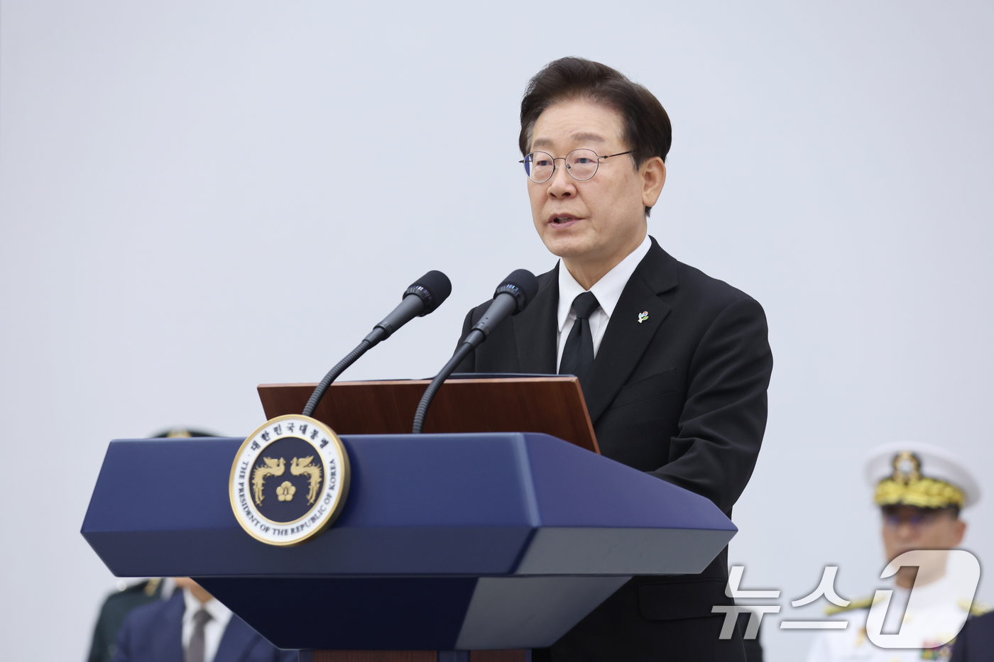 (성남=뉴스1) 이재명 기자 = 이재명 대통령이 5일 경기 성남시 서울공항에서 열린 한미 6·25전사자 유해 상호봉환식에서 추모사를 하고 있다. 2026.6.5/뉴스1