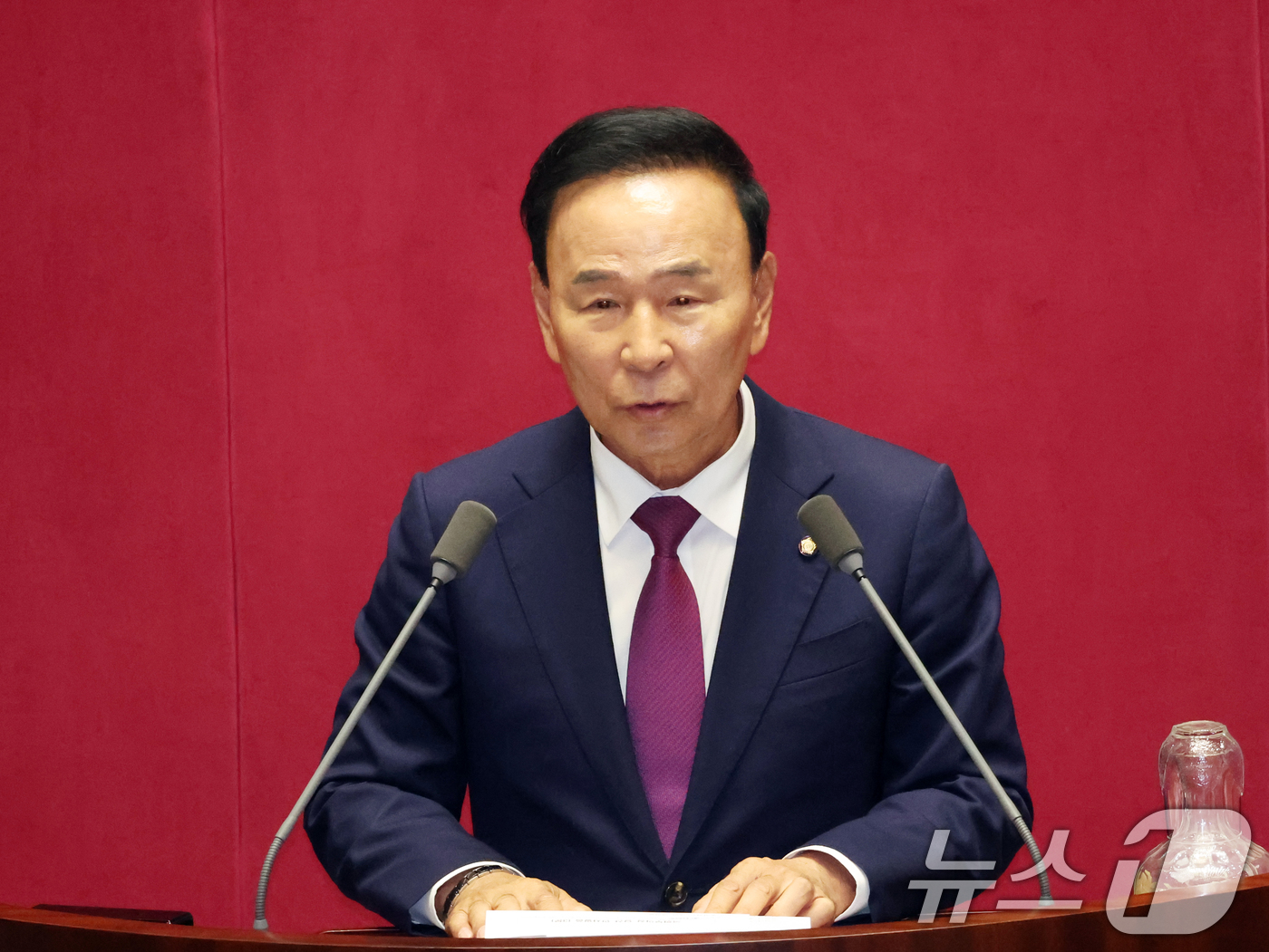 (서울=뉴스1) 황기선 기자 = 22대 국회 후반기 국회부의장으로 선출된 박덕흠 국민의힘 의원이 5일 오후 서울 여의도 국회 본회의장에서 당선인사를 하고 있다. 2026.6.5/뉴 …