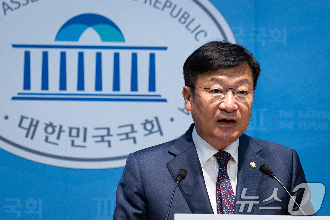 (서울=뉴스1) 유승관 기자 = 정점식 국민의힘 의원이 5일 서울 여의도 국회 소통관에서 원내대표 출마 선언 기자회견을 하고 있다. 2026.6.5/뉴스1