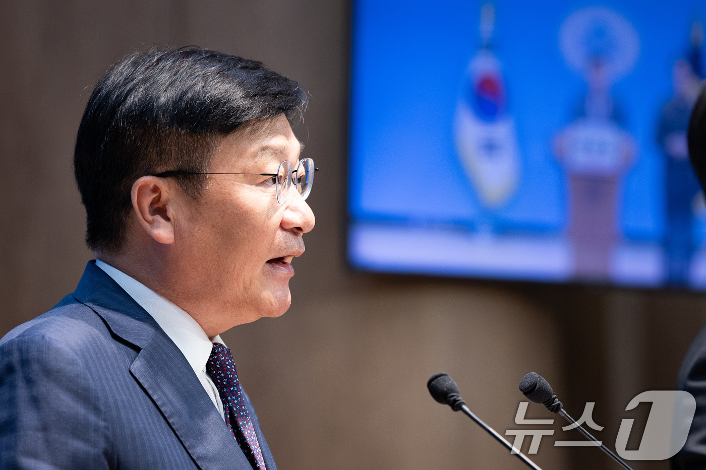 (서울=뉴스1) 유승관 기자 = 정점식 국민의힘 의원이 5일 서울 여의도 국회 소통관에서 원내대표 출마 선언 기자회견을 하고 있다. 2026.6.5/뉴스1