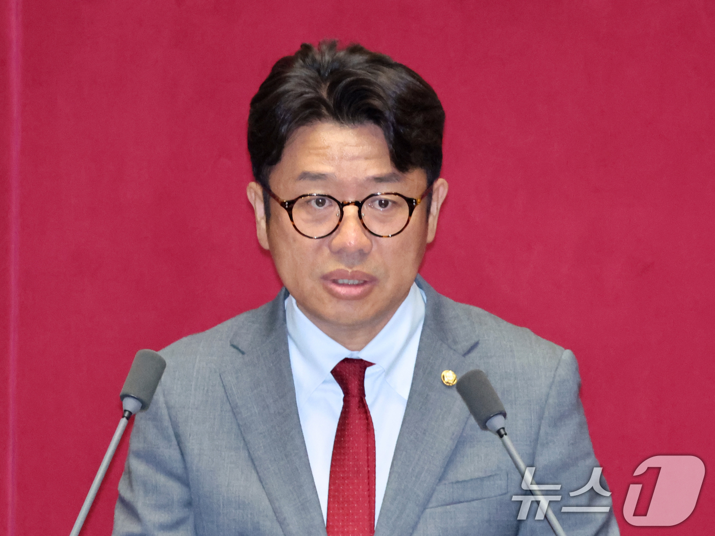 (서울=뉴스1) 황기선 기자 = 6·3 재보궐선거로 당선된 유의동 국민의힘 의원이 5일 서울 여의도 국회에서 열린 제436회 국회(임시회) 제1차 본회의에 참석해 인사말을 하고 있 …