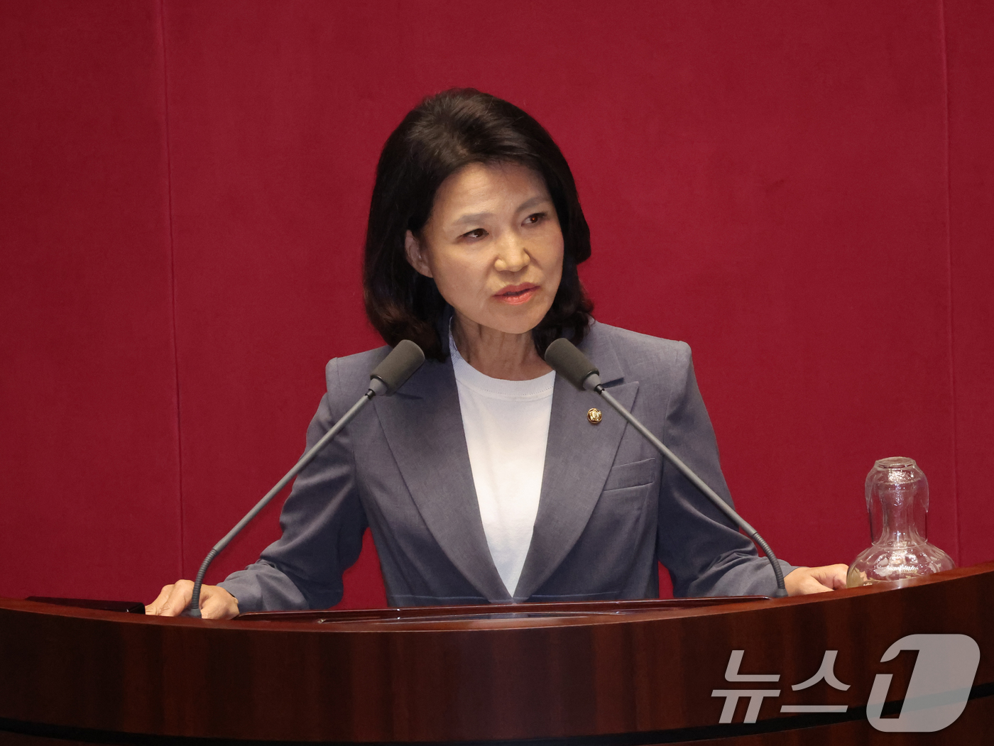 (서울=뉴스1) 황기선 기자 = 6·3 재보궐선거로 당선된 이진숙 국민의힘 의원이 5일 서울 여의도 국회에서 열린 제436회 국회(임시회) 제1차 본회의에 참석해 인사말을 하고 있 …