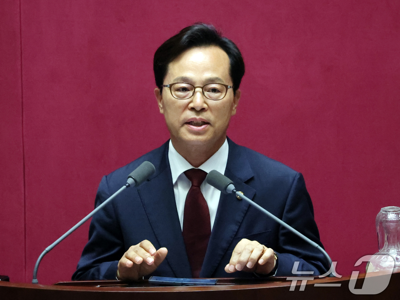 (서울=뉴스1) 황기선 기자 = 6·3 재보궐선거로 당선된 윤용근 국민의힘 의원이 5일 서울 여의도 국회에서 열린 제436회 국회(임시회) 제1차 본회의에 참석해 인사말을 하고 있 …
