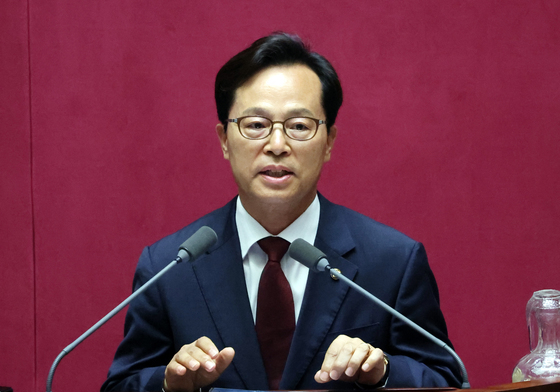 인사말하는 윤용근 의원