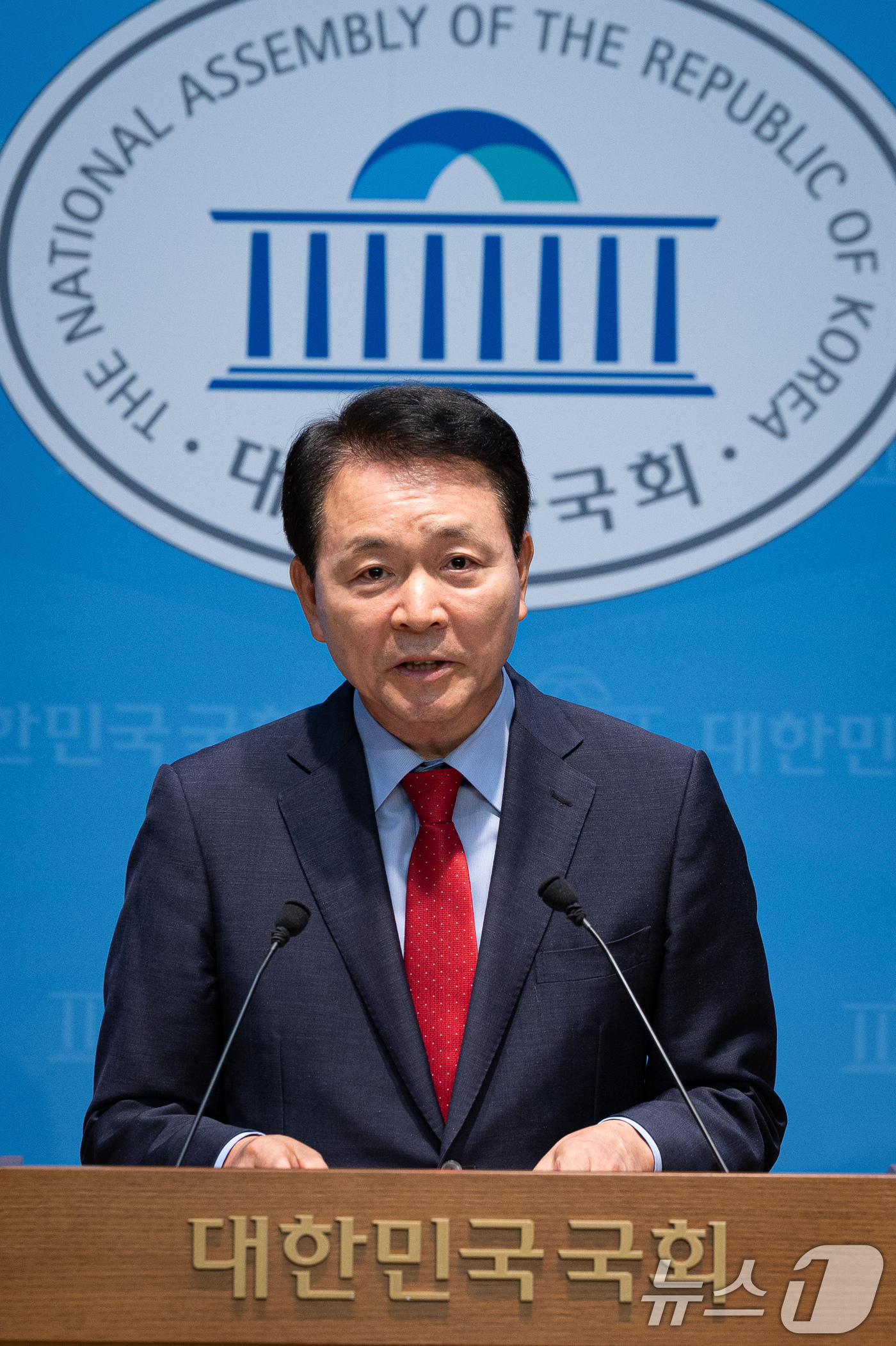 (서울=뉴스1) 유승관 기자 = 성일종 국민의힘 의원이 5일 서울 여의도 국회 소통관에서 원내대표 출마 선언 기자회견을 하고 있다. 2026.6.5/뉴스1