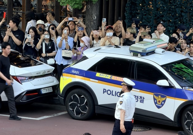 젠슨 황과 회동 향하는 최태원 SK그룹 회장