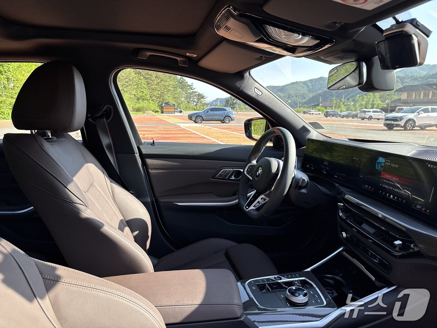 본문 이미지 - BMW M340i 내부 ⓒ 뉴스1 박종홍 기자